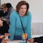 Voluntária em oficina com rabino no Lar das Crianças da CIP