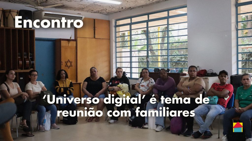 Famílias em reunião do psicossocial sobre universo digital